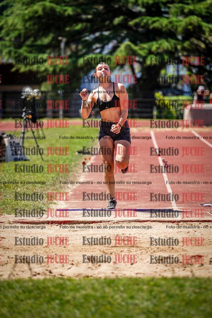 Fotos del salto en largo de mujeres