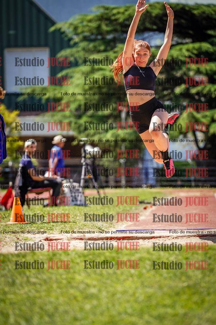 Fotos del salto en largo de mujeres