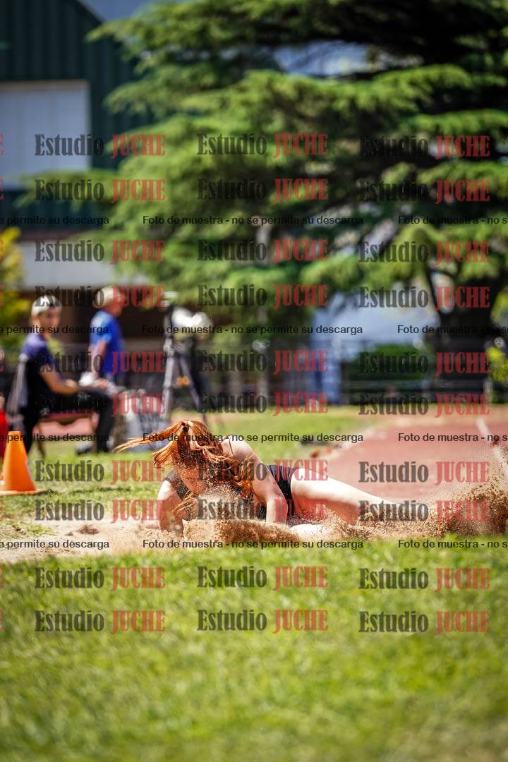 Fotos del salto en largo de mujeres