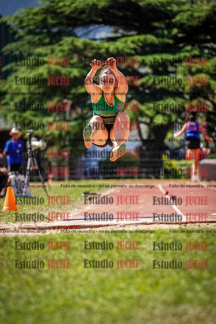 Fotos del salto en largo de mujeres