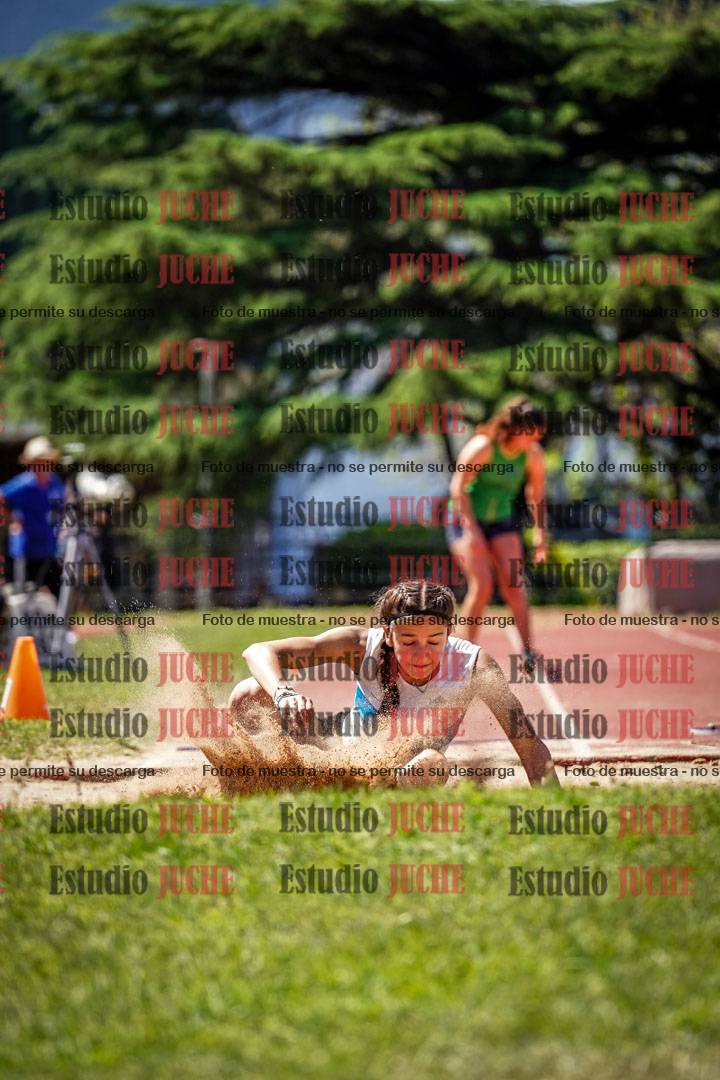 Fotos del salto en largo de mujeres