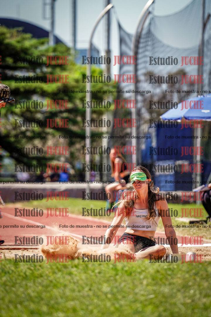 Fotos del salto en largo de mujeres
