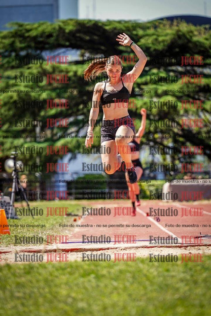 Fotos del salto en largo de mujeres