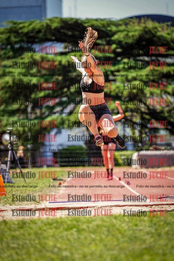 Fotos del salto en largo de mujeres