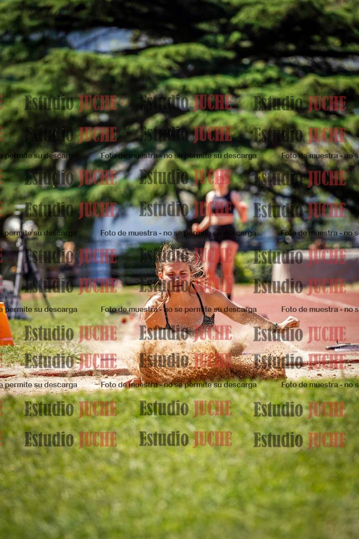 Fotos del salto en largo de mujeres