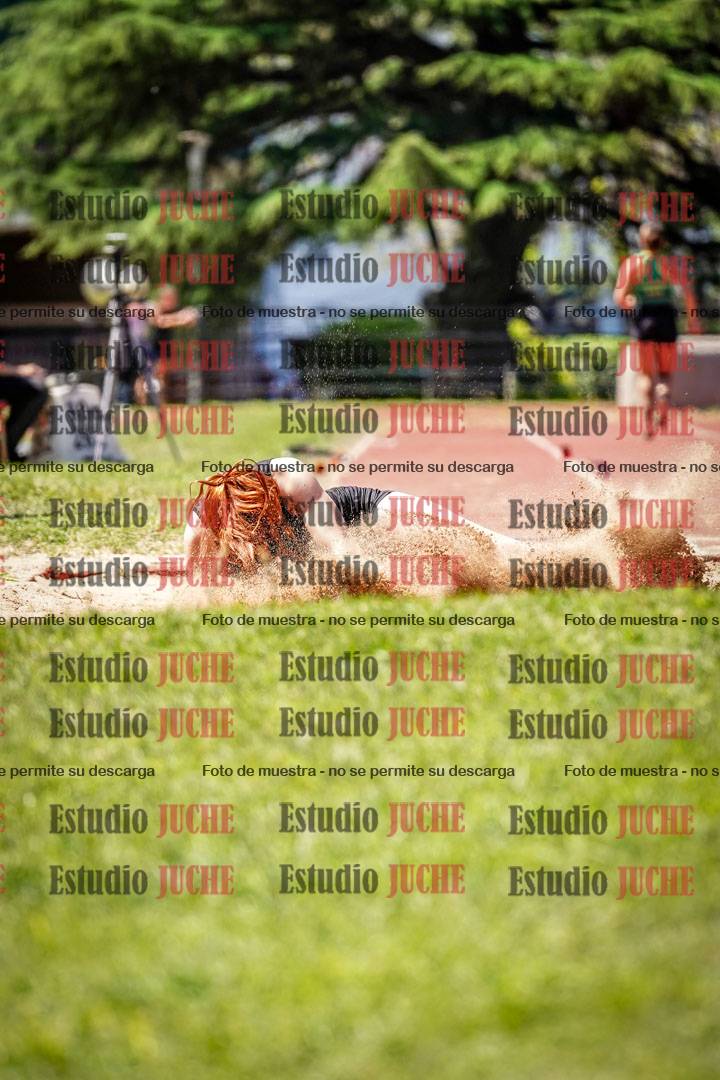Fotos del salto en largo de mujeres