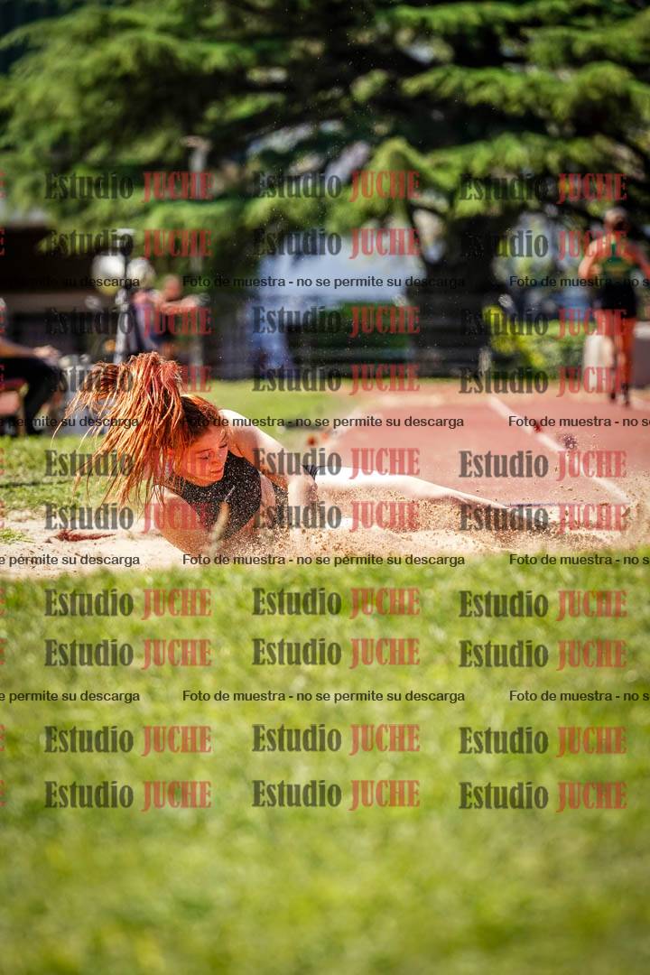 Fotos del salto en largo de mujeres