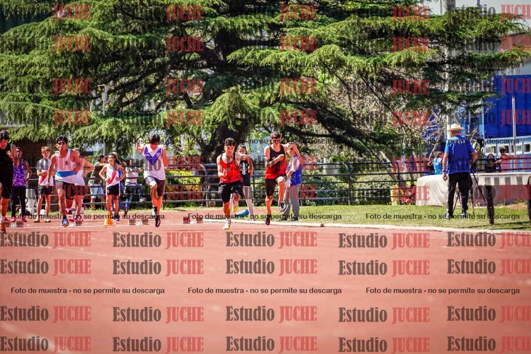 Fotos de los 80 m llanos de varones