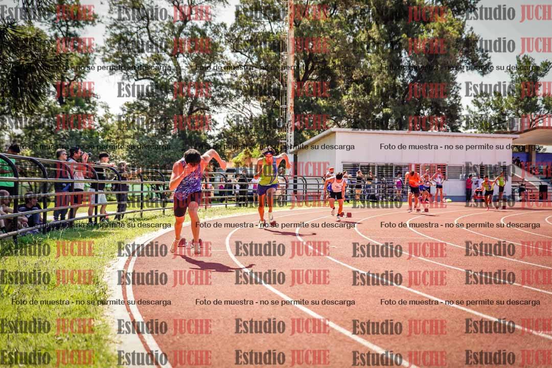 Fotos de los 400 m llanos de varones
