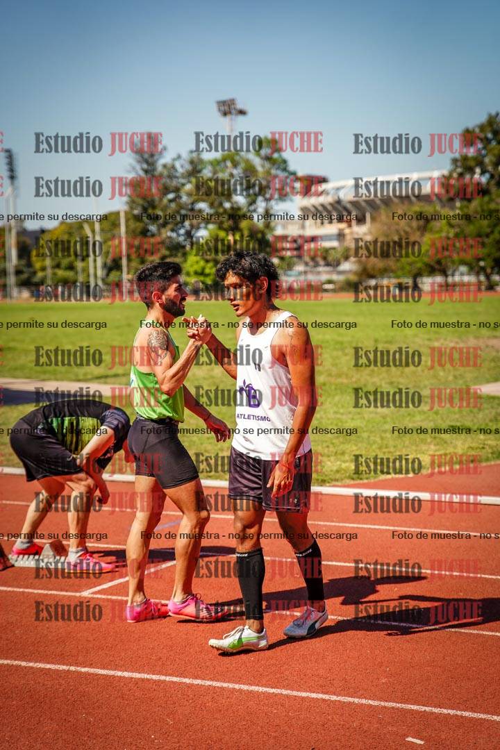 Fotos de los 400 m llanos de varones