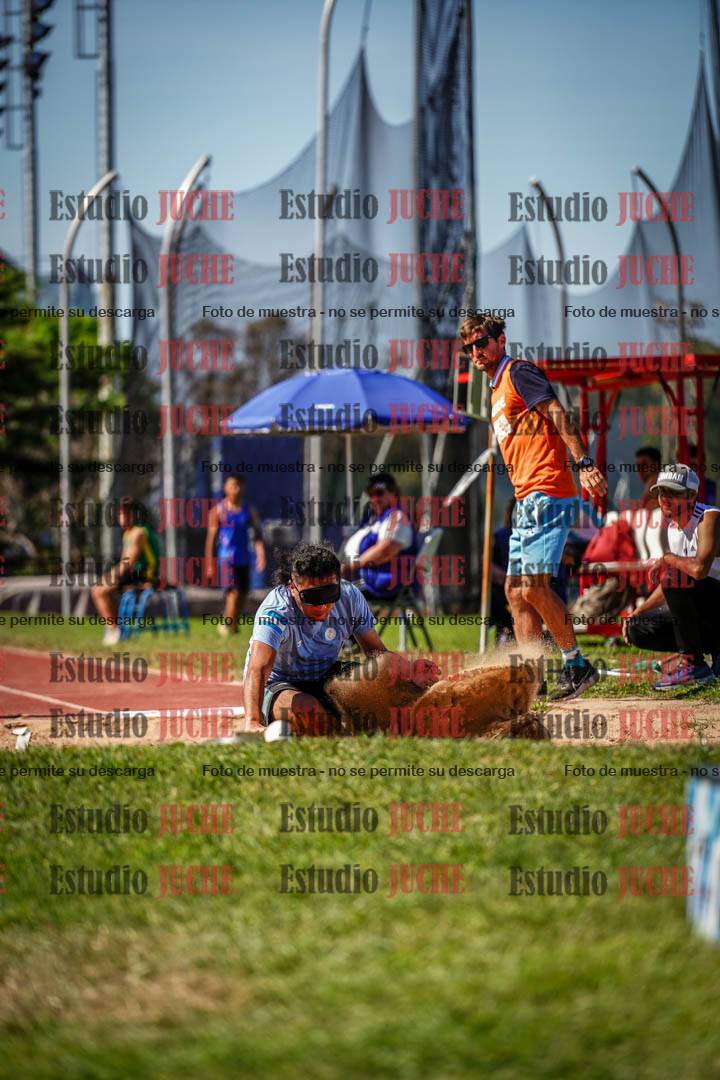 Fotos del salto en largo de varones