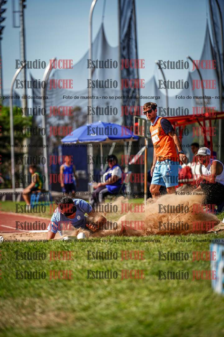 Fotos del salto en largo de varones