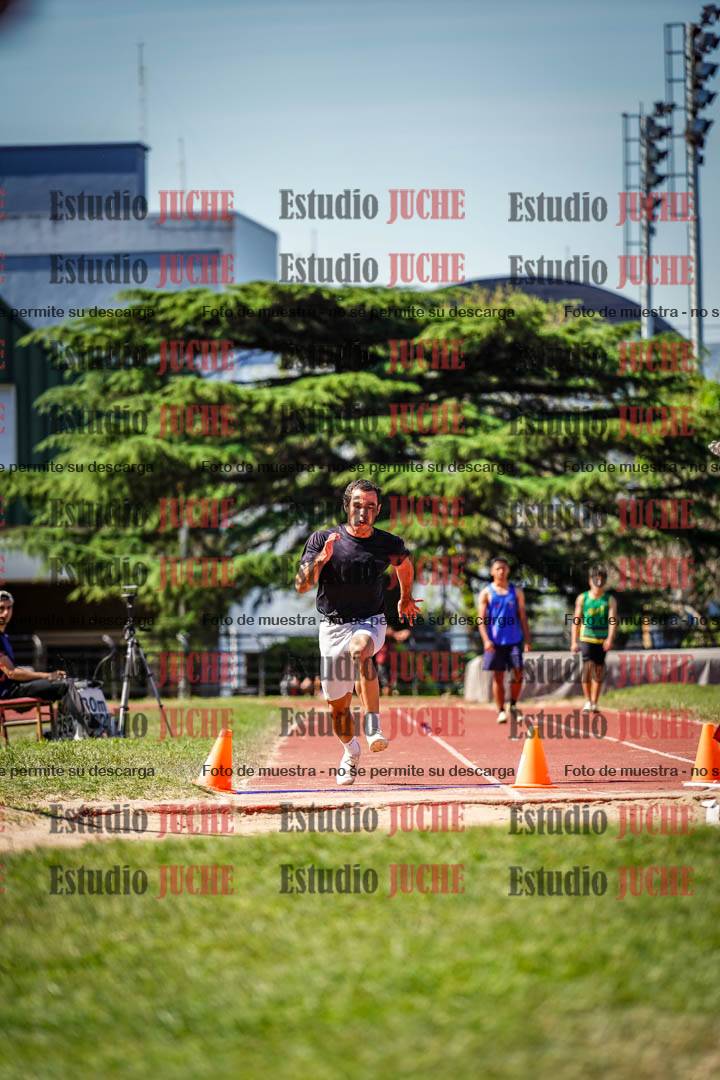 Fotos del salto en largo de varones