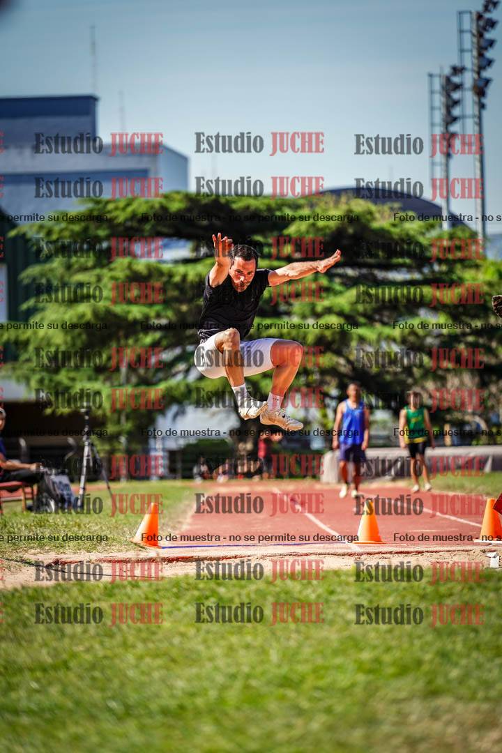 Fotos del salto en largo de varones