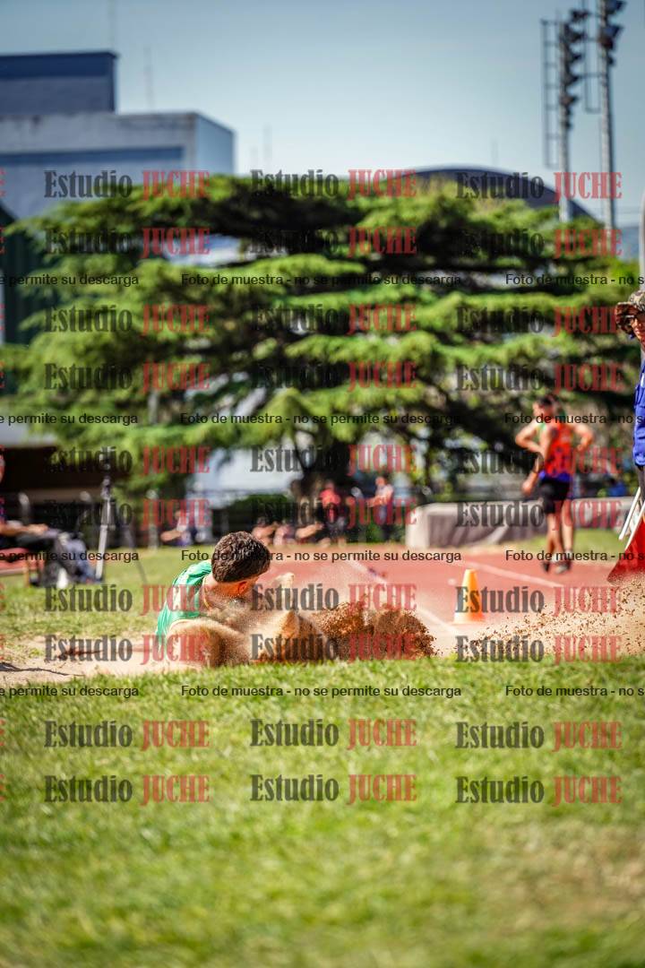 Fotos del salto en largo de varones