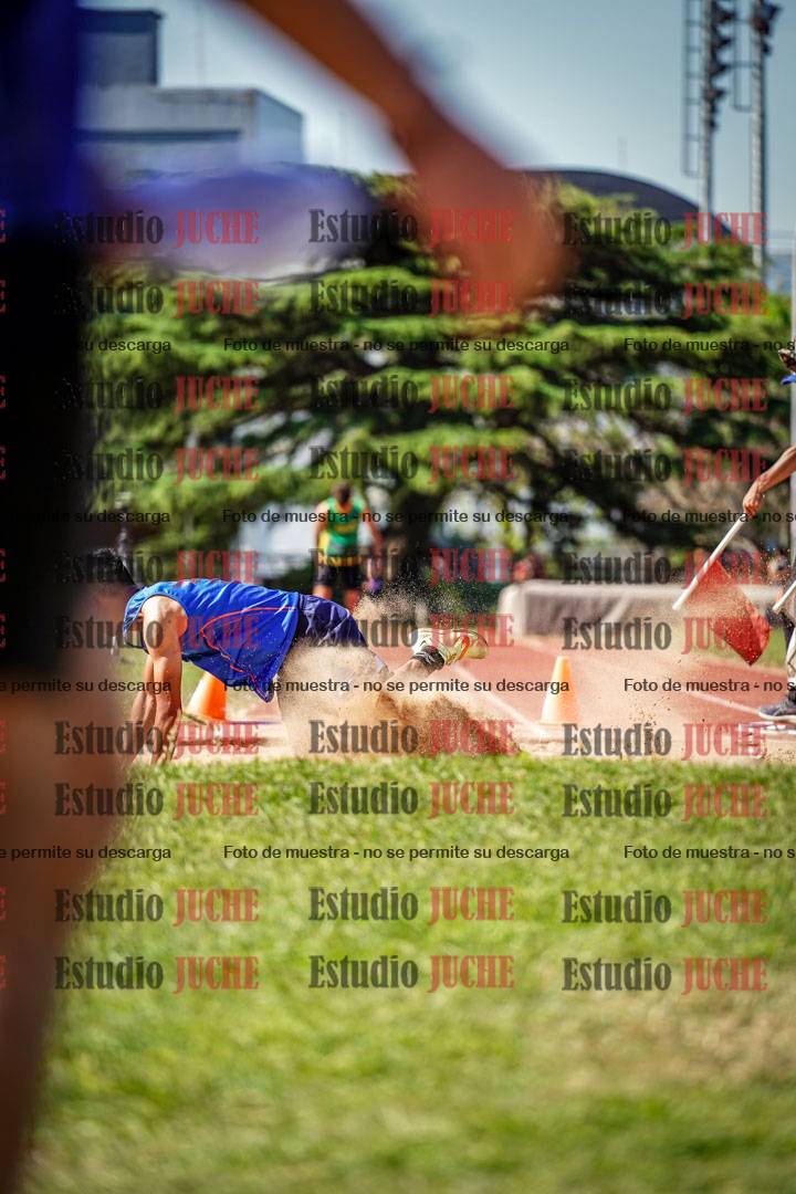 Fotos del salto en largo de varones