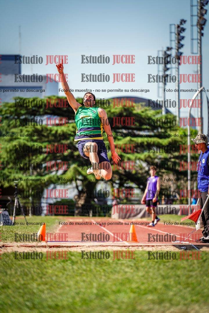 Fotos del salto en largo de varones