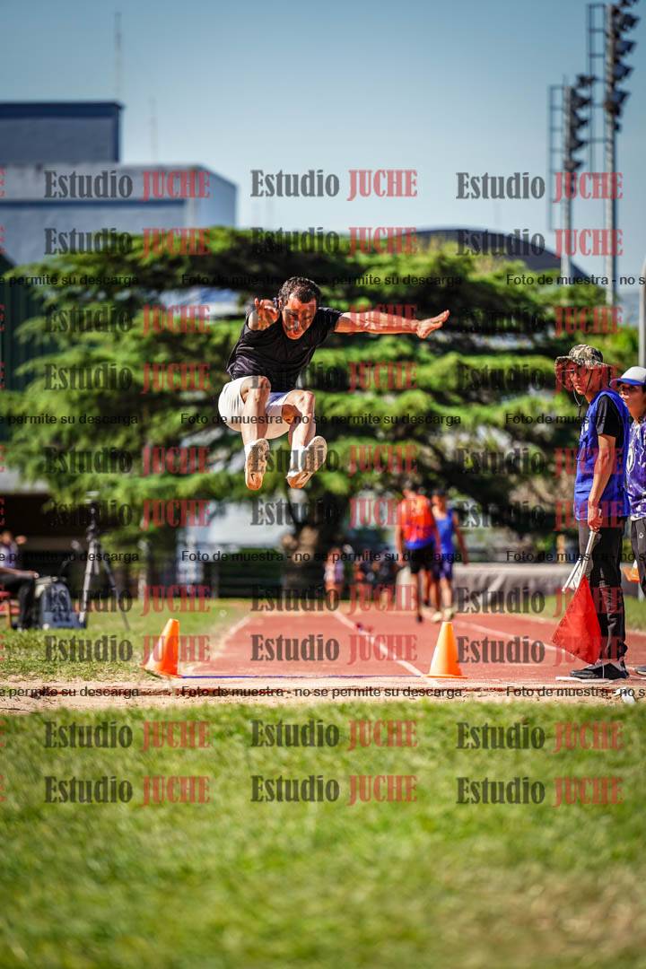 Fotos del salto en largo de varones