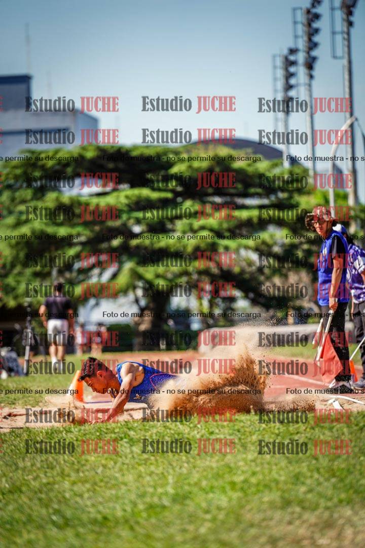 Fotos del salto en largo de varones