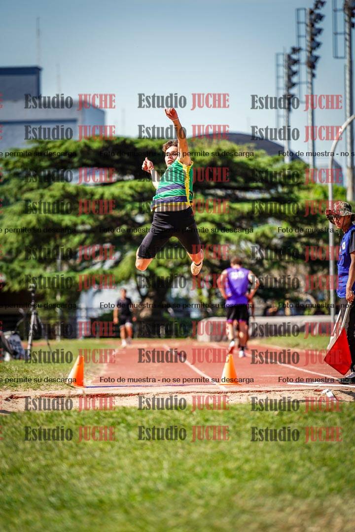 Fotos del salto en largo de varones