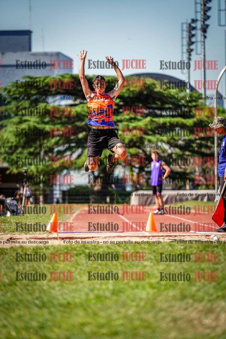 Fotos del salto en largo de varones