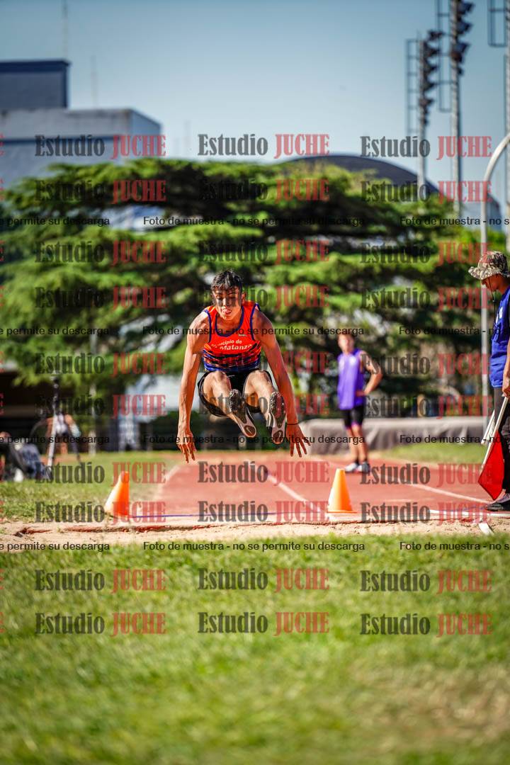 Fotos del salto en largo de varones