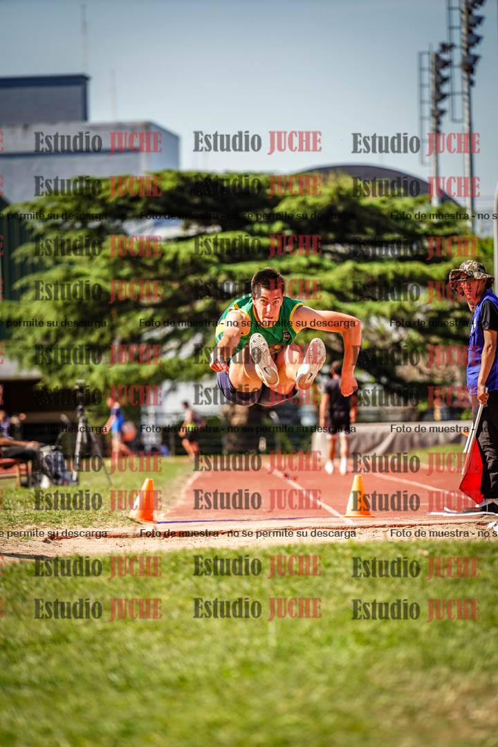 Fotos del salto en largo de varones