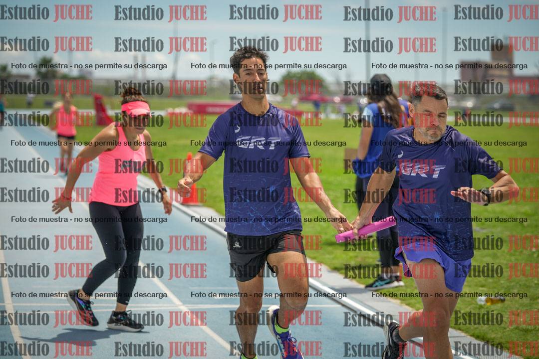 Fotos durante el transcurso de los relevos 20' para running teams - serie 2