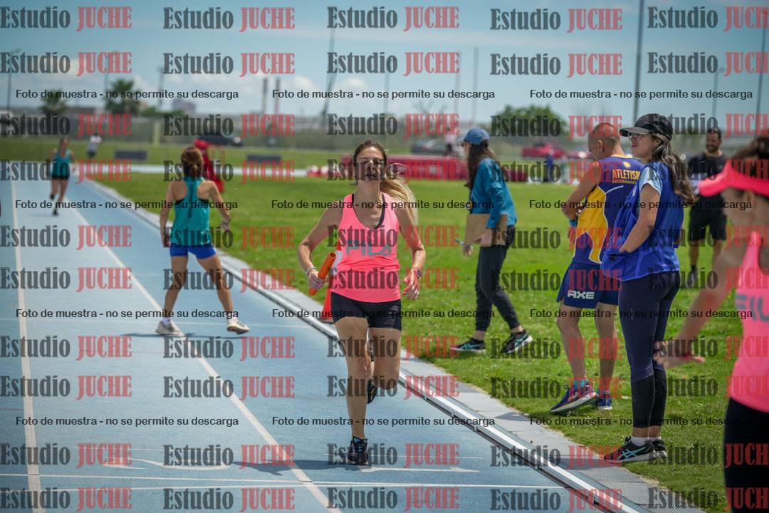 Fotos durante el transcurso de los relevos 20' para running teams - serie 2