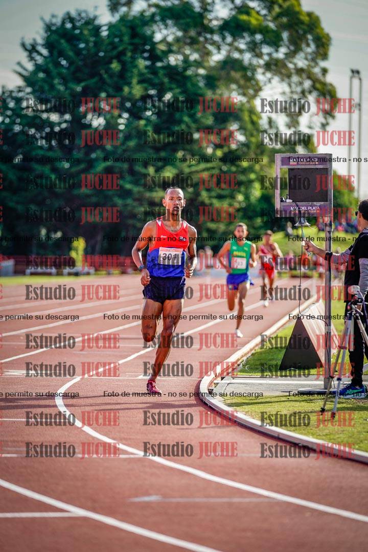 Fotos de los 3000 m con obstáculos de varones