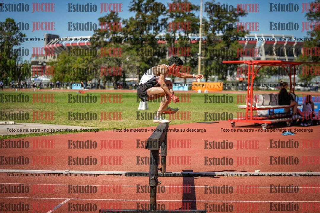 Fotos de los 3000 m con obstáculos de varones
