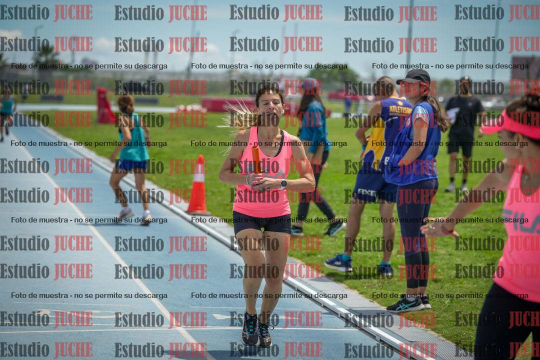 Fotos durante el transcurso de los relevos 20' para running teams - serie 2