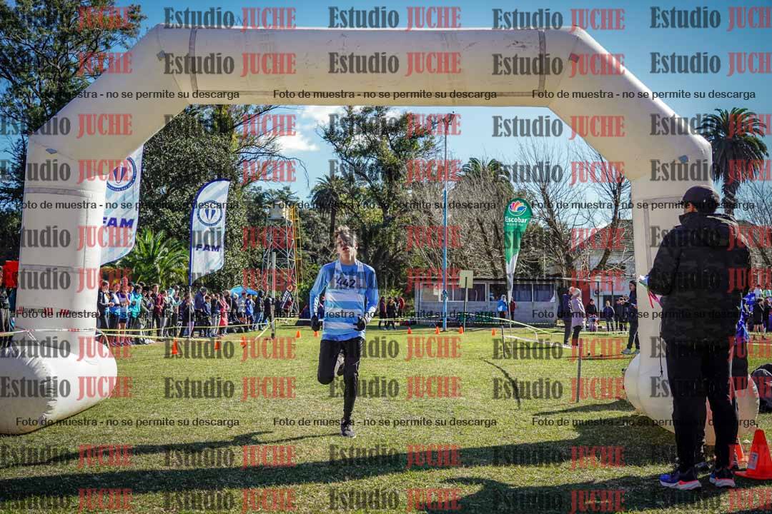 Fotos de la llegada del cross de 2000 m
