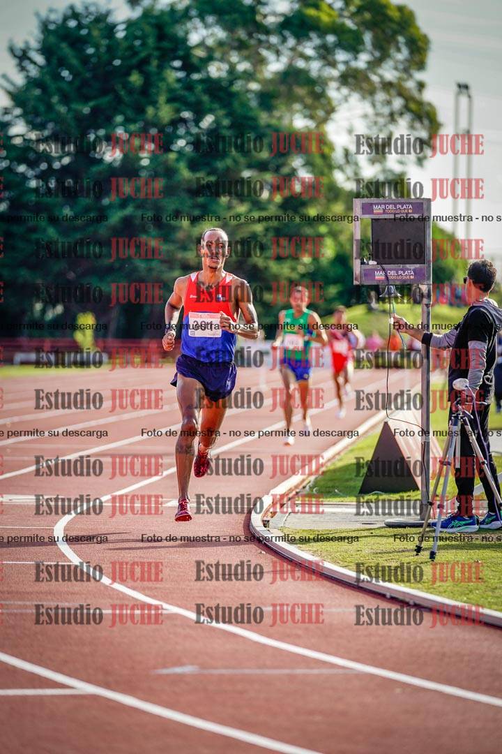 Fotos de los 3000 m con obstáculos de varones