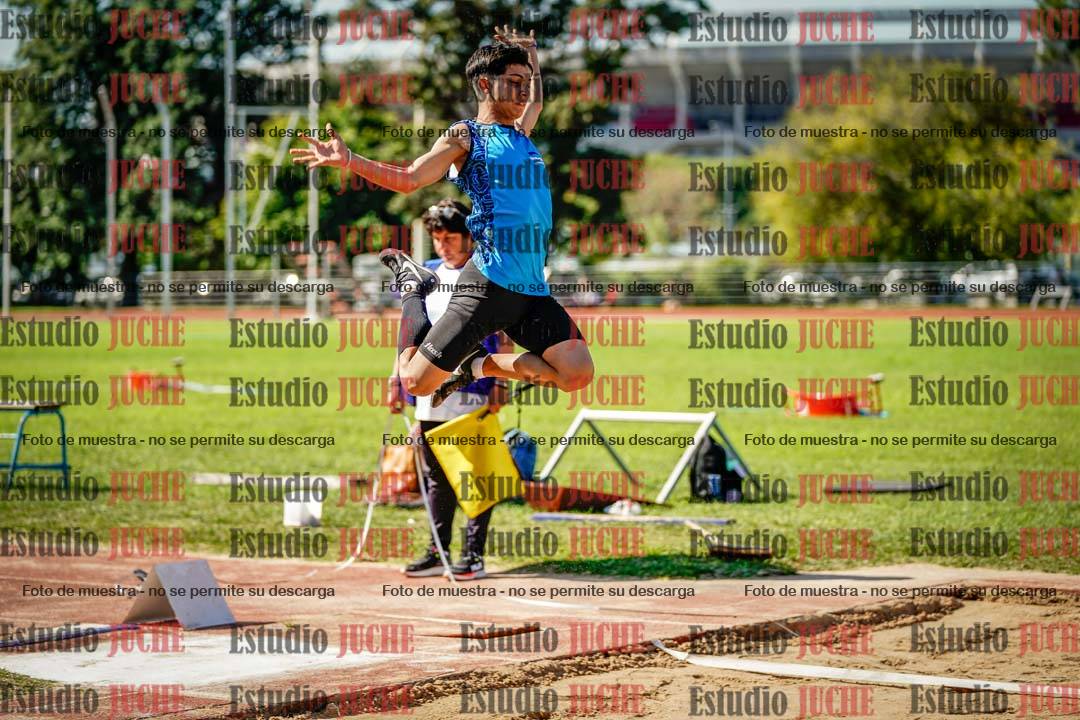 Fotos del salto en largo de varones