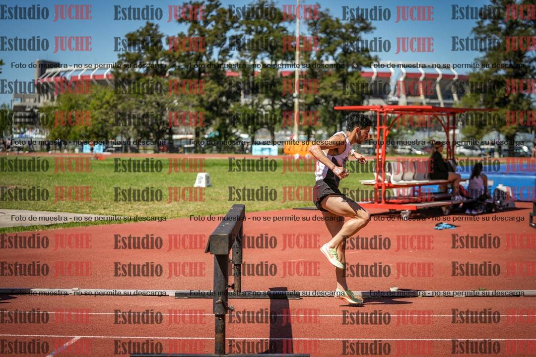 Fotos de los 3000 m con obstáculos de varones