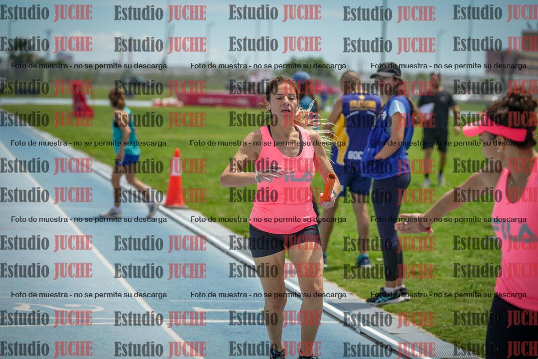 Fotos durante el transcurso de los relevos 20' para running teams - serie 2