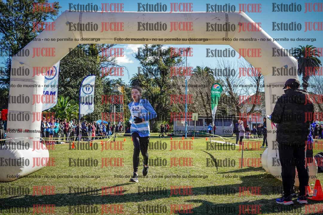Fotos de la llegada del cross de 2000 m
