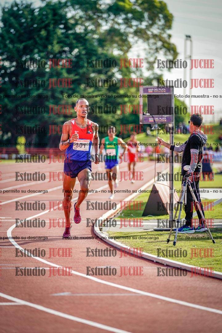 Fotos de los 3000 m con obstáculos de varones