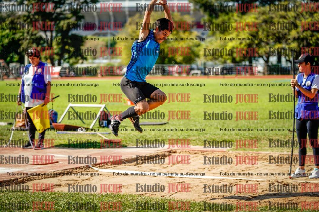 Fotos del salto en largo de varones