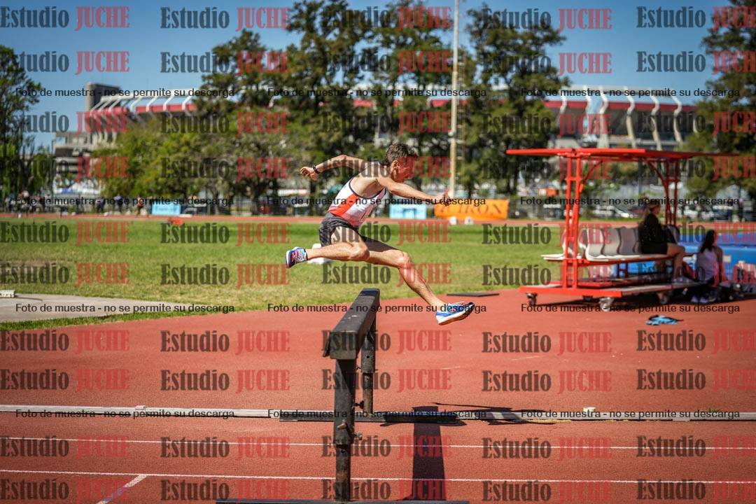 Fotos de los 3000 m con obstáculos de varones