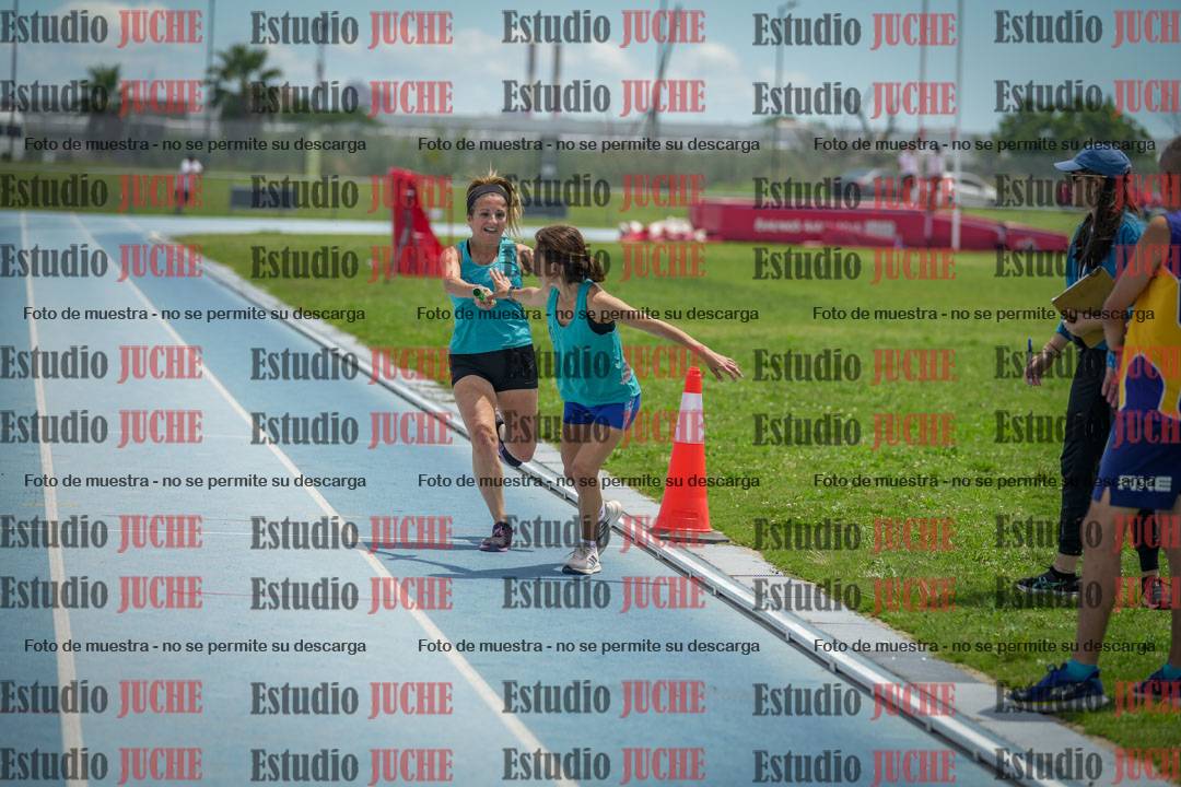 Fotos durante el transcurso de los relevos 20' para running teams - serie 2
