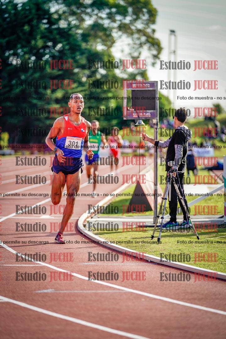 Fotos de los 3000 m con obstáculos de varones
