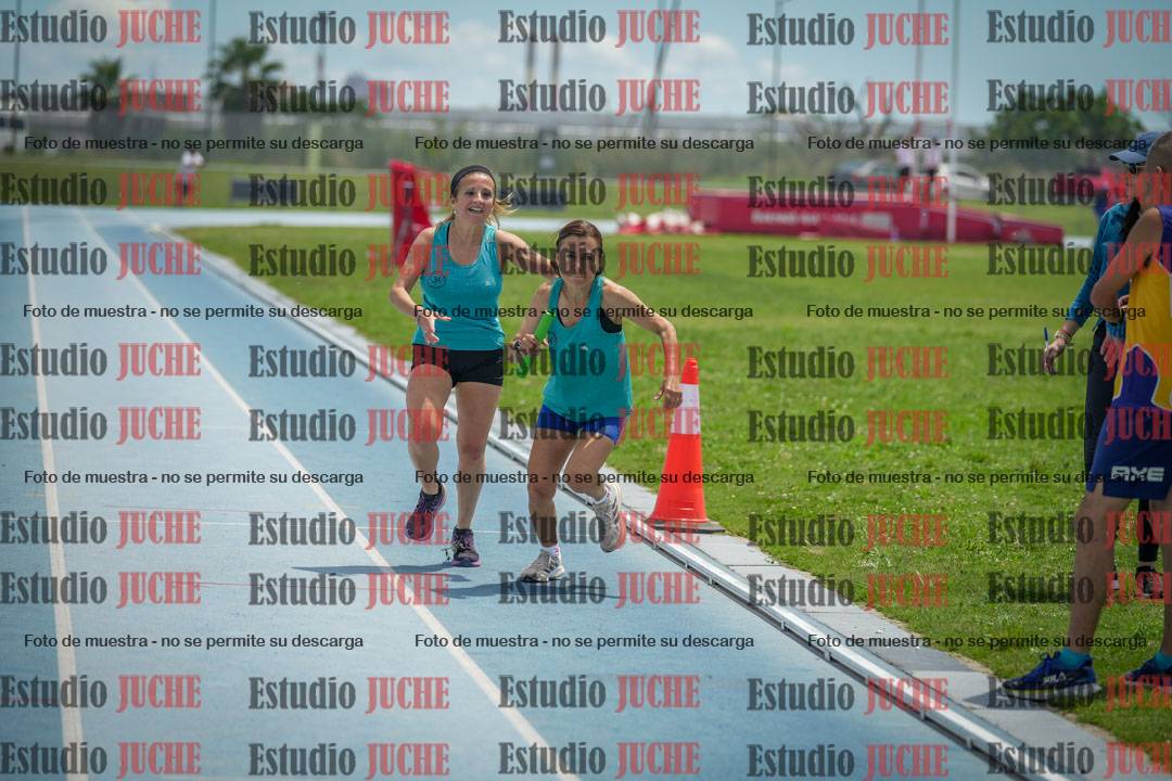 Fotos durante el transcurso de los relevos 20' para running teams - serie 2