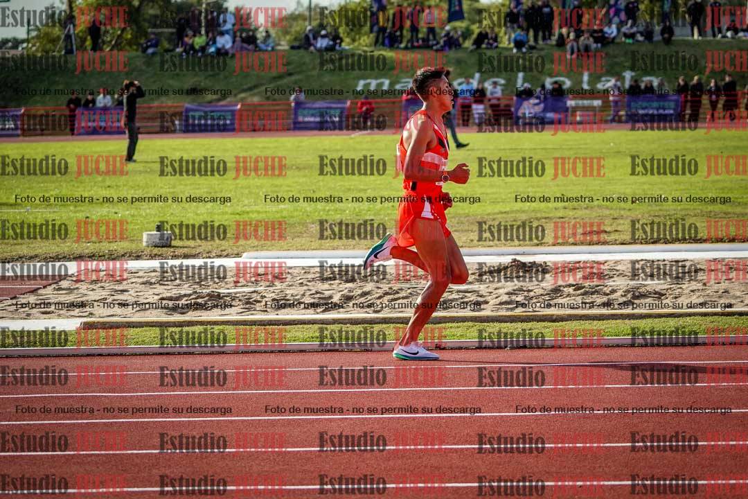 Fotos de los 3000 m con obstáculos de varones