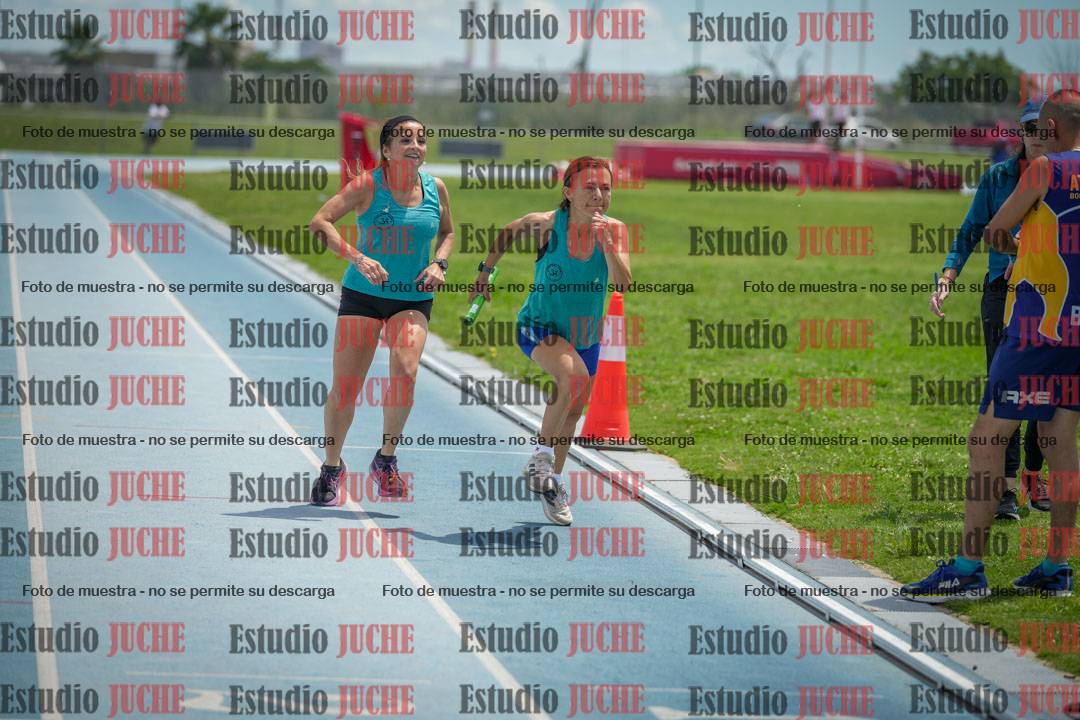 Fotos durante el transcurso de los relevos 20' para running teams - serie 2