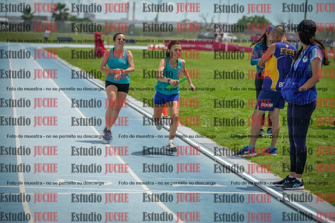 Fotos durante el transcurso de los relevos 20' para running teams - serie 2