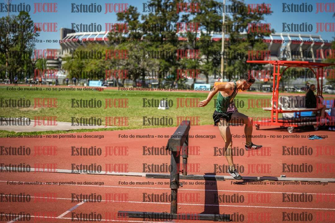 Fotos de los 3000 m con obstáculos de varones