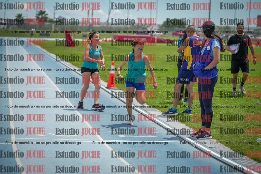Fotos durante el transcurso de los relevos 20' para running teams - serie 2
