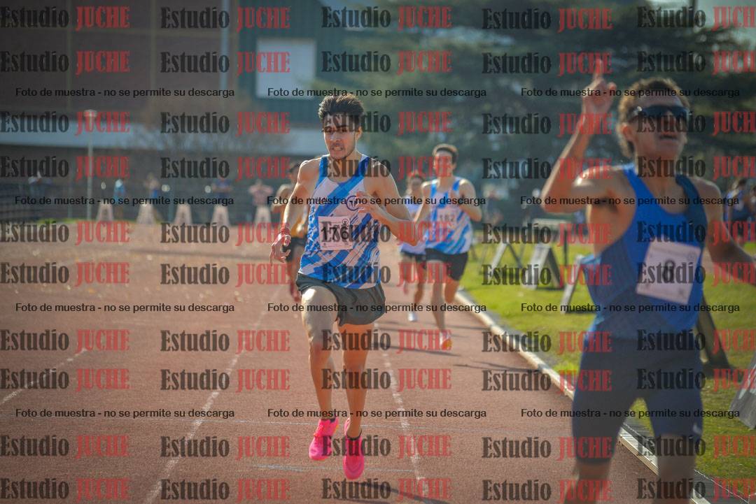 Fotos de los 800 m llanos de varones